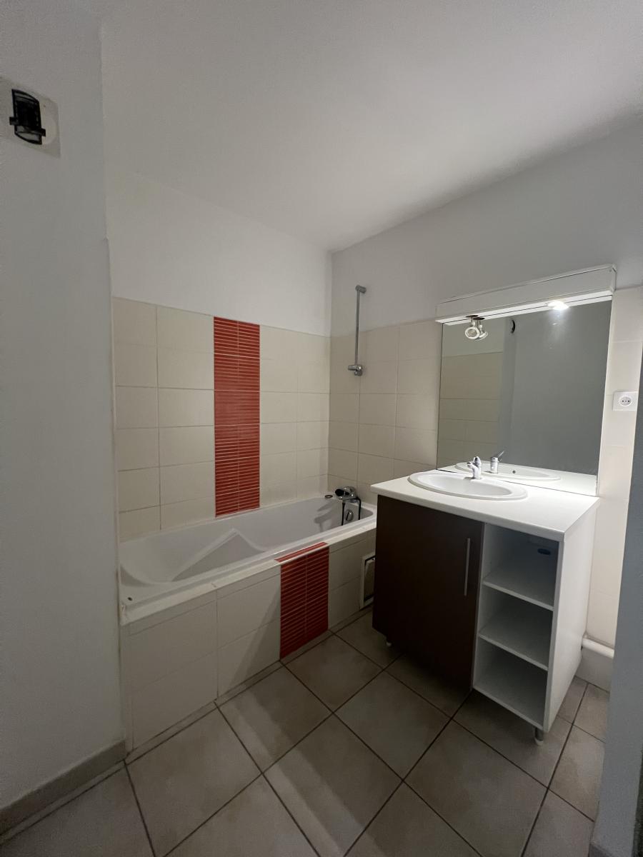 SAINT-PIERRE - LIGNE DES BAMBOUS - Appartement T3 au R+1 d'une résidence avec piscine – Image 2