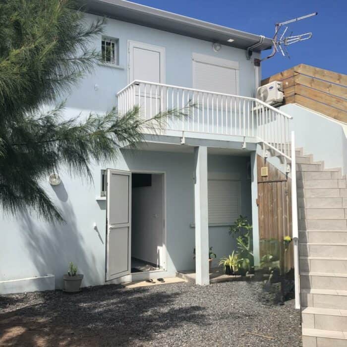 SAINT-PIERRE – TERRE-SAINTE - Immeuble récent de 2 appartements T2 – Proche océan