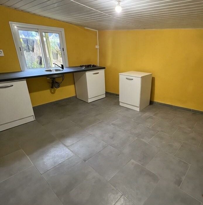 NOUVELLE BAISSE DE PRIX - LE TAMPON - TROIS MARES - Maison F4 + F2 attenant - 2000 m² constructible