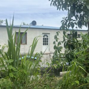 LA RIVIERE SAINT-LOUIS - Terrain agricole de 2400 m² + construction existante