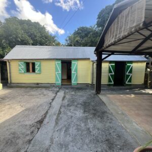 SAINT-PIERRE - RAVINE DES CABRIS - Ensemble immobilier atypique sur 885 m²
