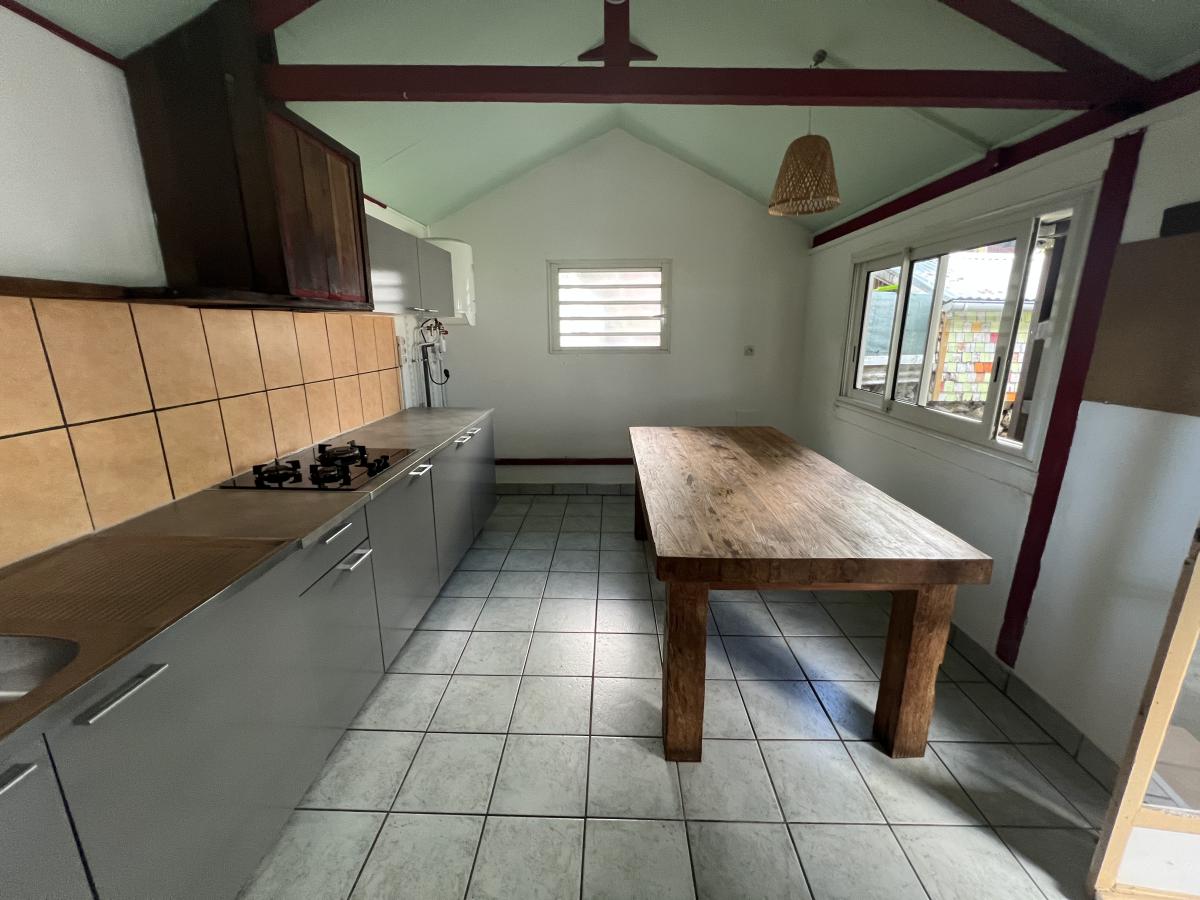 SAINT-PIERRE - RAVINE DES CABRIS - Ensemble immobilier atypique sur 885 m² – Image 3
