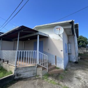 LE TAMPON - Maison F4 à rénover avec beau potentiel