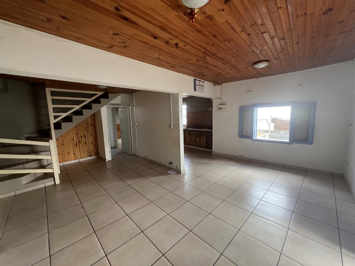 LE TAMPON - Maison F4 à rénover avec beau potentiel – Image 5