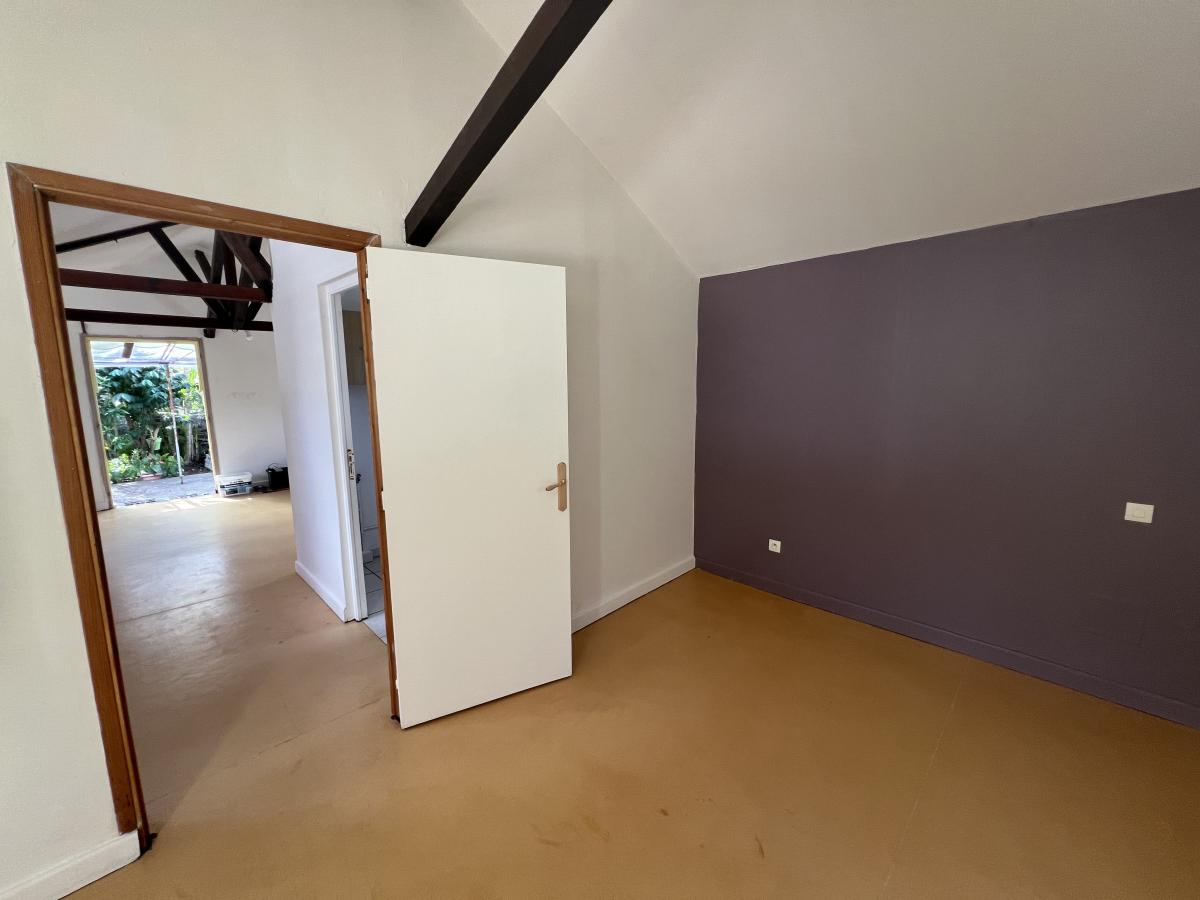 SAINT-PIERRE - RAVINE DES CABRIS - Ensemble immobilier atypique sur 885 m² – Image 14