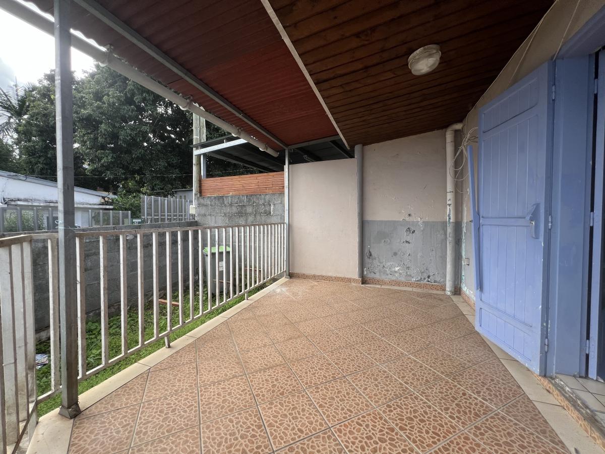 LE TAMPON - Maison F4 à rénover avec beau potentiel – Image 3