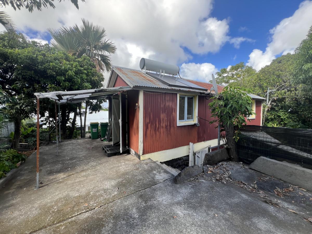 SAINT-PIERRE - RAVINE DES CABRIS - Ensemble immobilier atypique sur 885 m² – Image 12