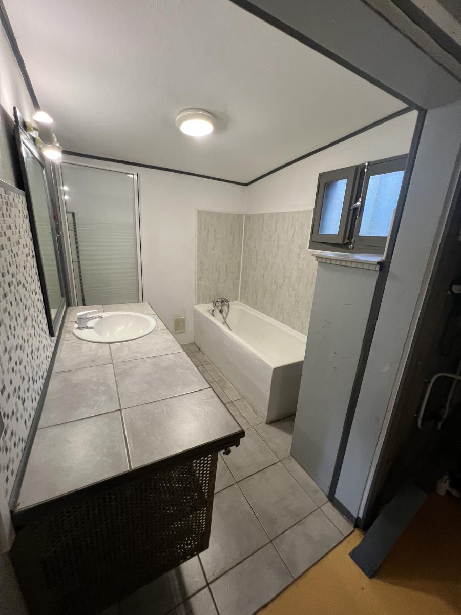 SAINT-PIERRE - RAVINE DES CABRIS - Ensemble immobilier atypique sur 885 m² – Image 7