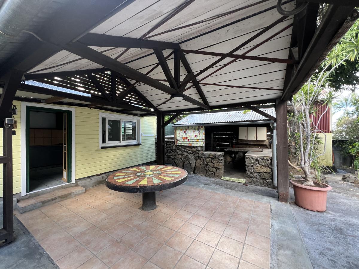SAINT-PIERRE - RAVINE DES CABRIS - Ensemble immobilier atypique sur 885 m² – Image 4
