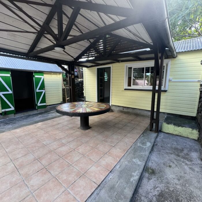 SAINT-PIERRE - RAVINE DES CABRIS - Ensemble immobilier atypique sur 885 m²