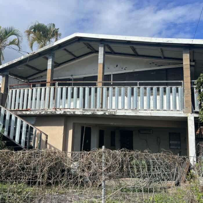 PETITE-ILE - Maison F4 avec vue sur le littoral - Projet de rénovation
