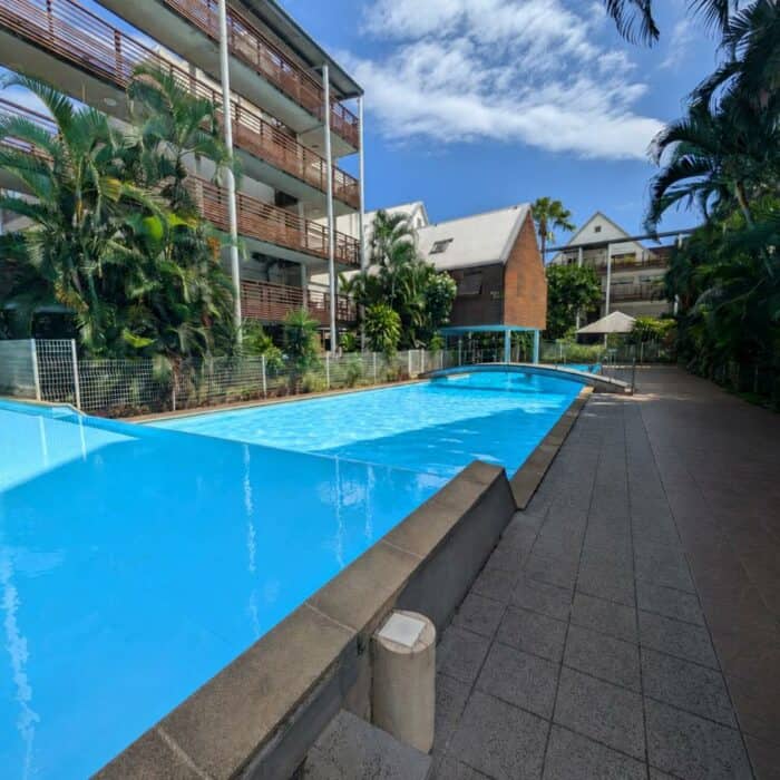 SAINT-PIERRE – T3 avec varangue, parking privatif et piscine