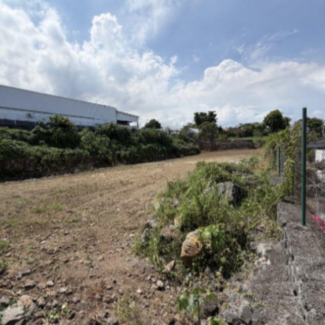 LE TAMPON 400 - Terrain à bâtir 2 043 m² en zones Ue et UAv - Fort potentiel de développement – Image 3